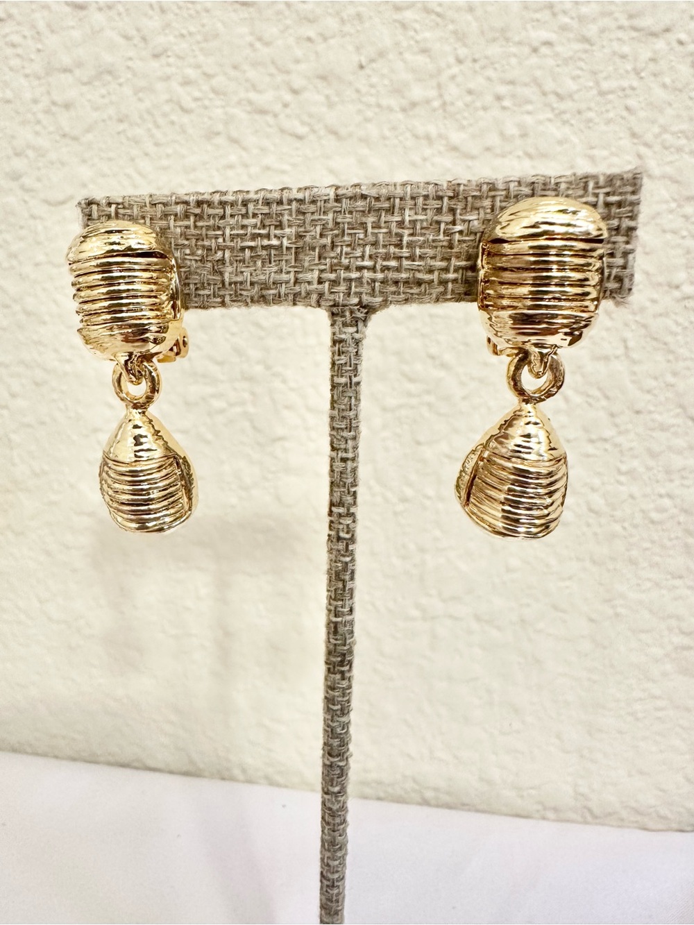 VTG Gold Plated Ribbed Drop Earrings